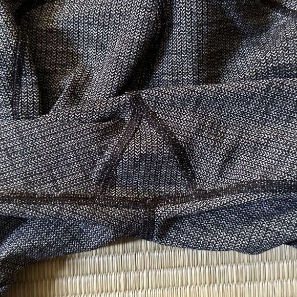 Like new Lululemon Speed Up High Rise HR size 4 pockets full length - Picture 4 of 7